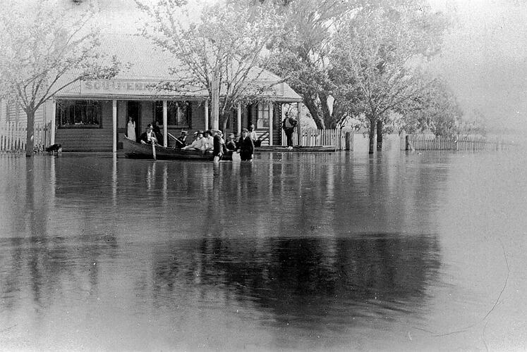 Floodwaters, Echuca East, Victoria, 1902