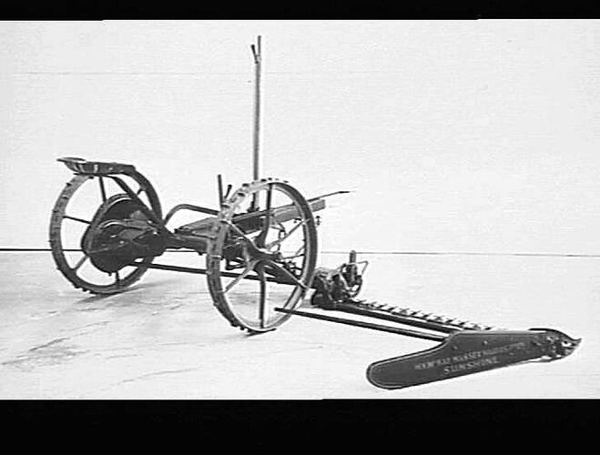 1.S OIL-BATH (GEAR BOX) MOWER: JAN 1938