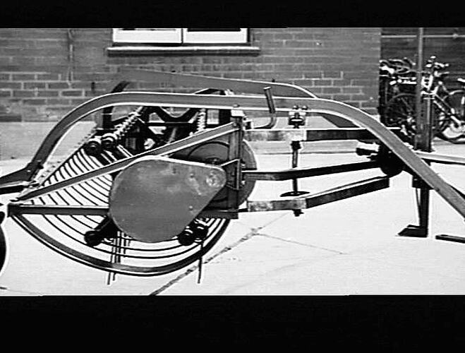 POWER-DRIVE SIDE RAKE: OCT 1952