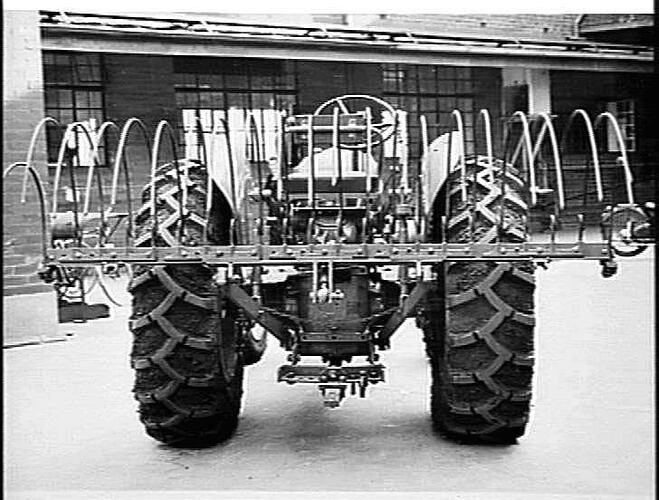3 POINT LINKAGE DUMP RAKE FITTED TO 44K SPECIAL: AUG 1956