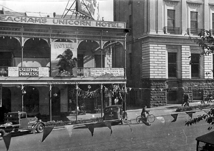 Photograph - Unicorn Hotel, Ballarat, 1939