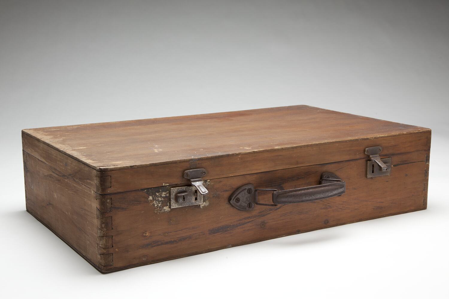 suitcase-wood-circa-1940