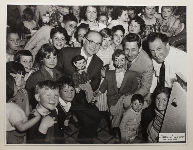 Gerry Gee Junior, Ron Blaskett & Children, Melbourne, circa 1962