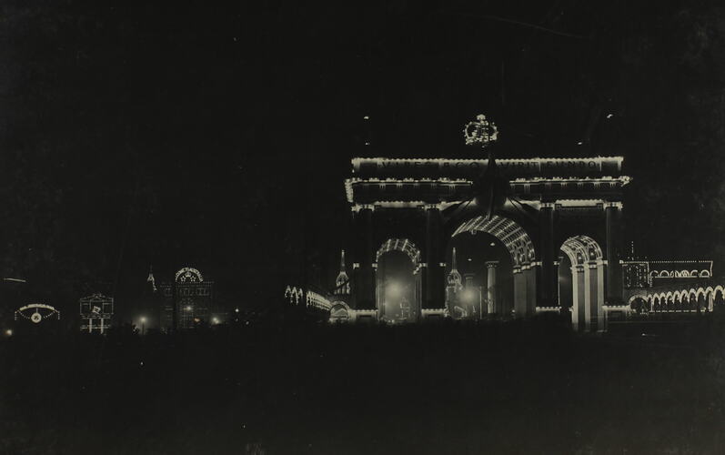 Photograph - Federation Celebrations, 'The City Arch', Melbourne, May 1901