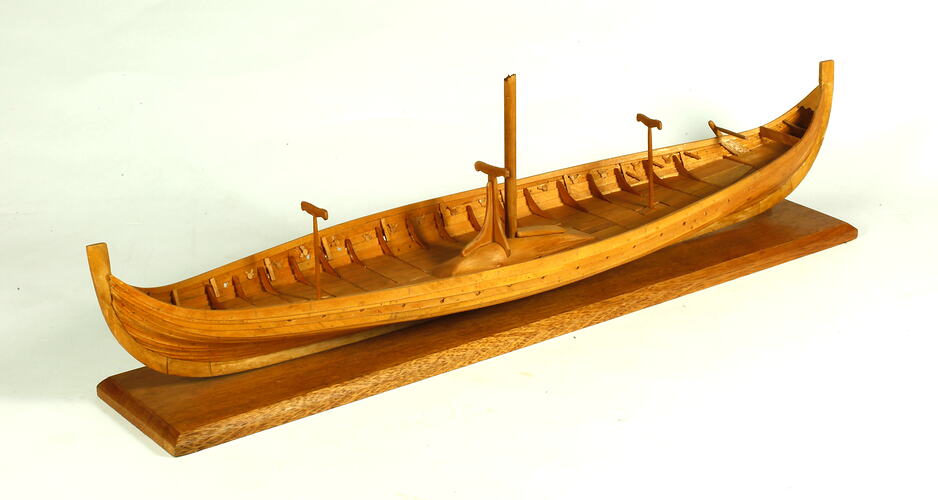 Model view from above, to bow port side.