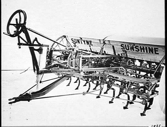 16 ROW `SUNTYNE' (ENGLISH TYPE) FITTED W/- AUTOMATIC LIFT: 10 NOV 1941