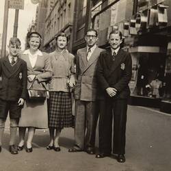 Migrating to Australia from Netherlands 1952 - Hendrika Perdon