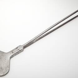 Metal wafer iron with long handles