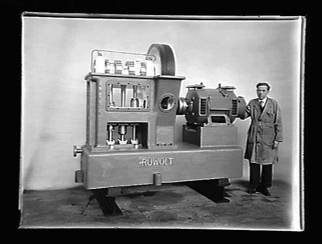 Black and white photo of hydraulic pump