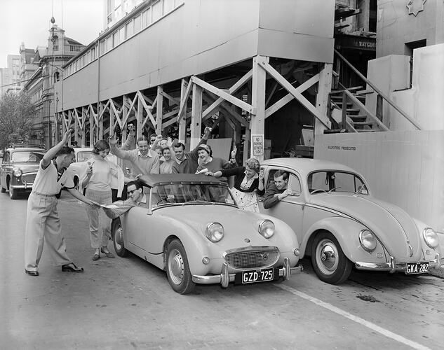 Shell Co, Group Cheering on Car Trial Competitors, Melbourne, 25 Oct 1959