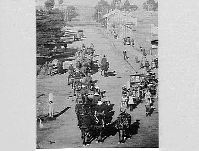 MEMBERS OF A.I.F. TAKING DELIVERY OF TRANSPORT WAGONS & WATER CARTS: 1915-16
