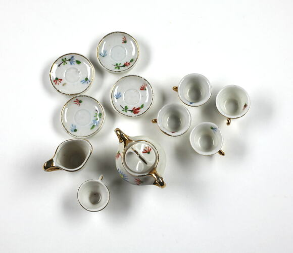Tiny tea set, birdseye view.