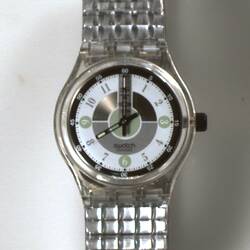 Silver wristwatch with quartered manual clock face and gridded band.