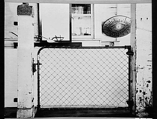 GARDEN GATE HUNG ON SIDE. OCT 1931