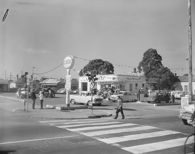 Negative Atlantic Union Oil Company, Service Station Exterior