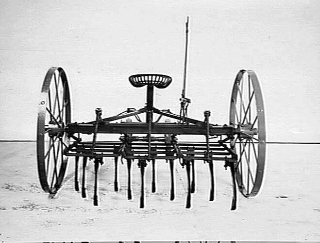 HIGH WHEEL RIGID TYNE LUCERNE RENOVATOR W/- FORECARRIAGE: SEPT 1930