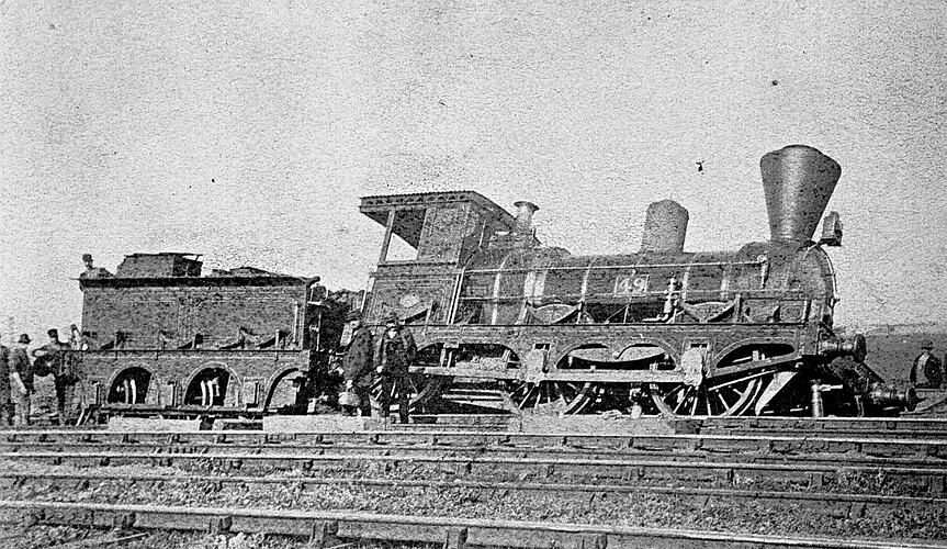 [The O-class steam locomotive which has derailed, circa 1870.]