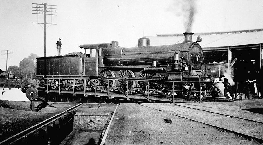 Train turntable at Traralgon Station, circa 1925.