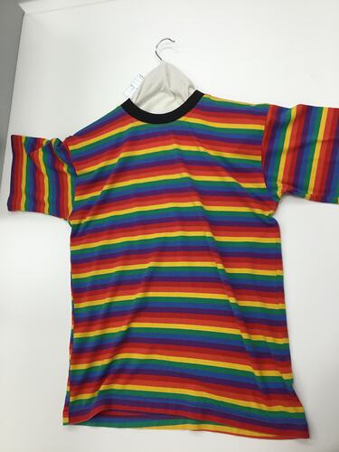 T-shirt with thin horizontal stripes in rainbow colours.