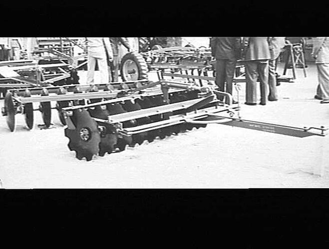 20 DISC `SUNMASTER' FITTED WITH REMOTE CYLINDER: SEPT 1954