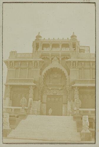 Front of the Sultan's Palace, Cairo, Egypt, 1914-1918