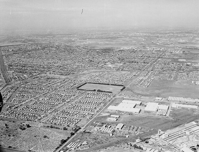 Monochrome aerial photograph of Yarraville and Footscray.