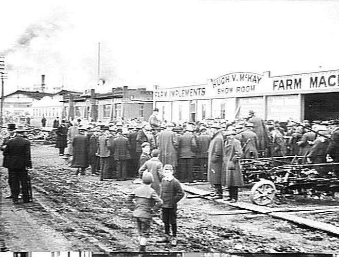 AUCTION SALE DURING FARMERS VISIT ABOUT 1912