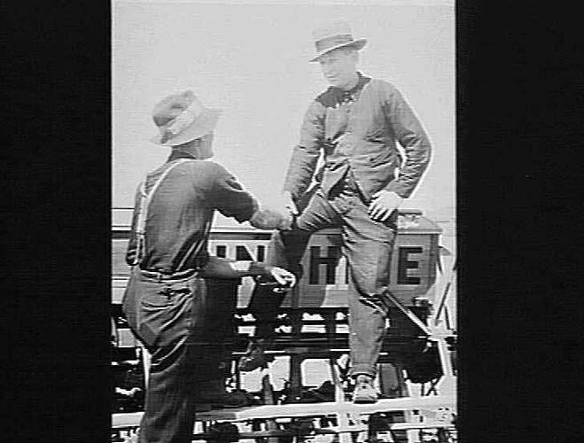 TAKEN FOR `SUNTYNE' AD: JAN 1940