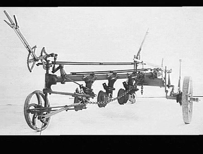 3-FURROW `SUNLORD' WITH BOX SECTION FRAME