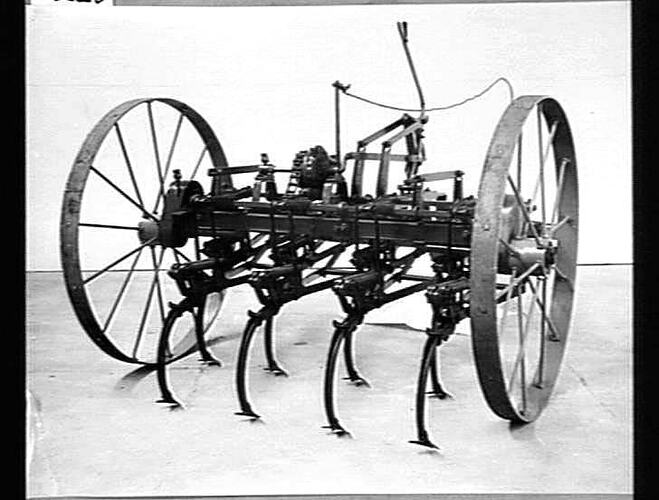 M-H NO. 22 POWER LIFT SUGAR CANE CULT.: DEC 1932