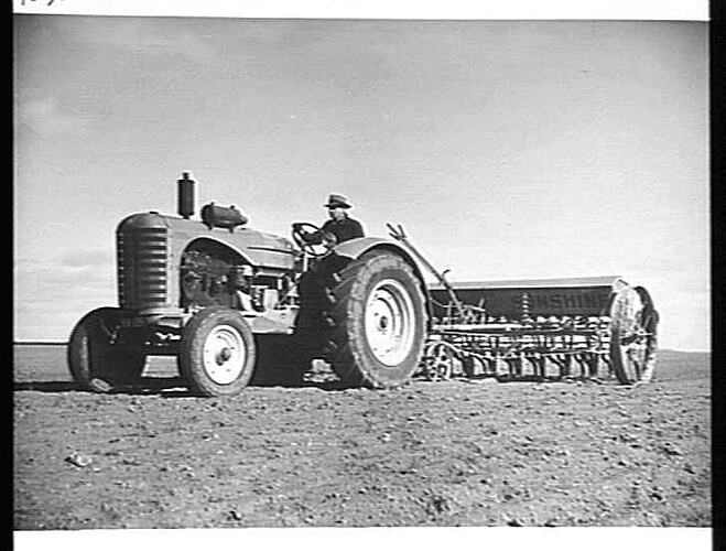 MR. T. E. LUDLOW, DOOHEN, VIC, WITH HIS SUNSHINE MASSEY HARRIS TRACTOR AND 20-ROW `SUNTYNE' COMBINED GRAIN AND FERTILIZER DRILL AND SPRING-TINE CULTIVATOR, SOWING WHEAT AND FERTILIZER: JUNE 1949