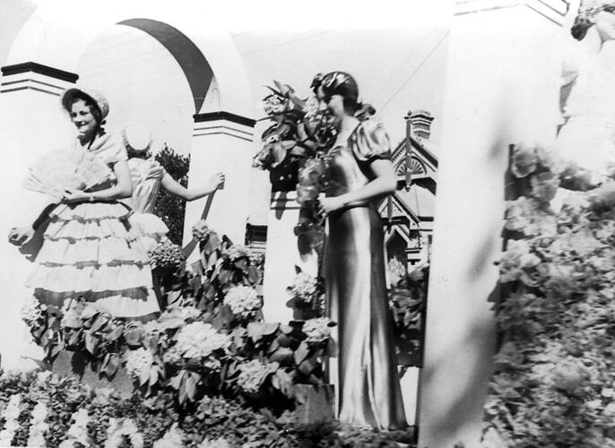 Photograph - Decorated Float, Ballarat, 1938
