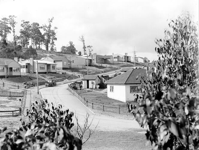 [A residential street in Yallourn, September 1943.]