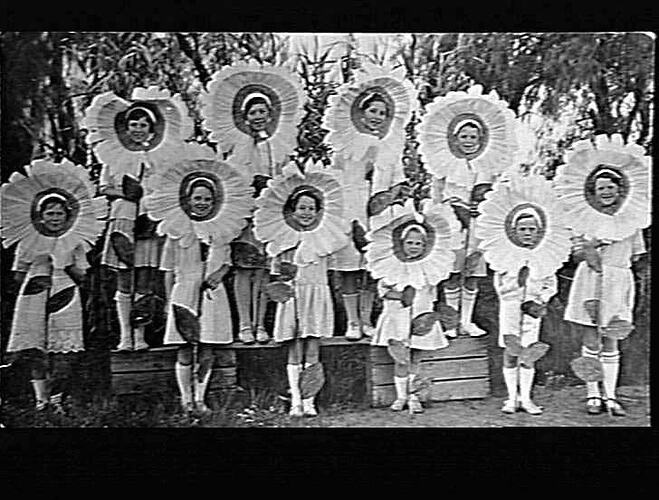 MERRIGUM - GROUP OF GIRLS DRESSED AS DAISIES