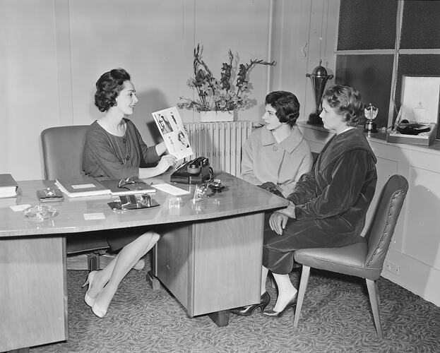 Elly Lukas Salon, Women in an Office, Melbourne, 30 Jul 1959