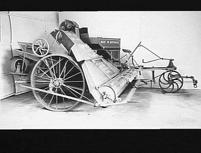 "10 FT `A.L.' HARVESTER: APRIL 1929"