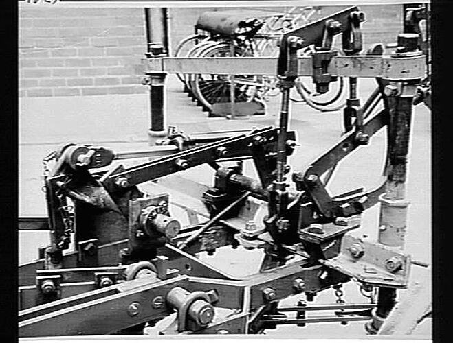 `SUNRISE' 3 FURROW HYDRAULIC LIFT: MAY 1956