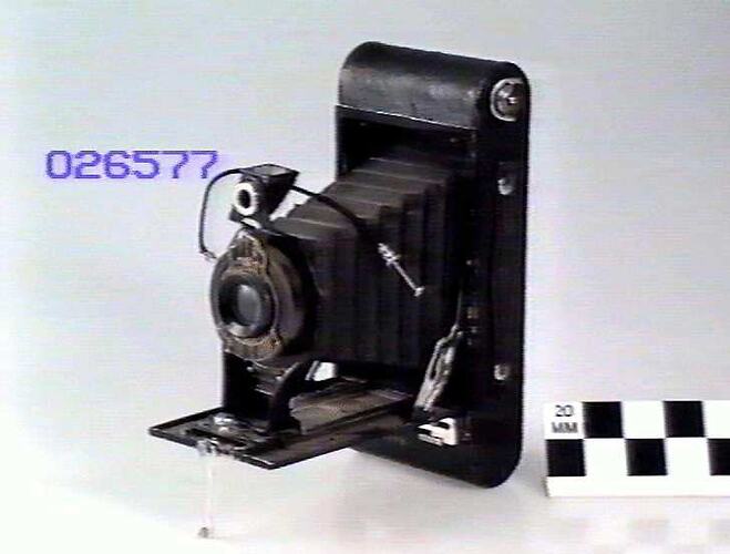 Folding Camera - Kodak, 'Brownie', 'Autographic', 'No. 2C'