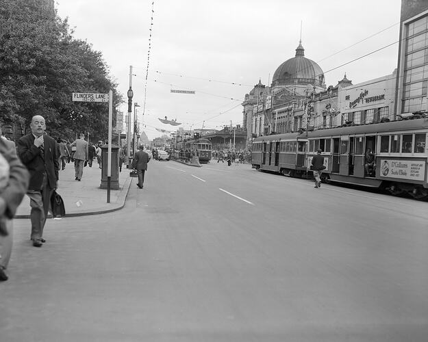 Negative -Royal Automobile Club of Victoria, Peak Period Trams, Swanston Street, Melbourne, 17 Feb 1960