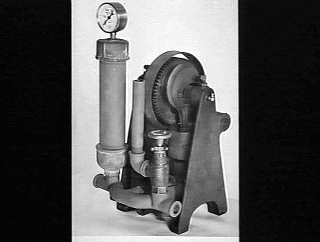 SUNSHINE SPRAY PUMP (NO. 4): NOV 1944