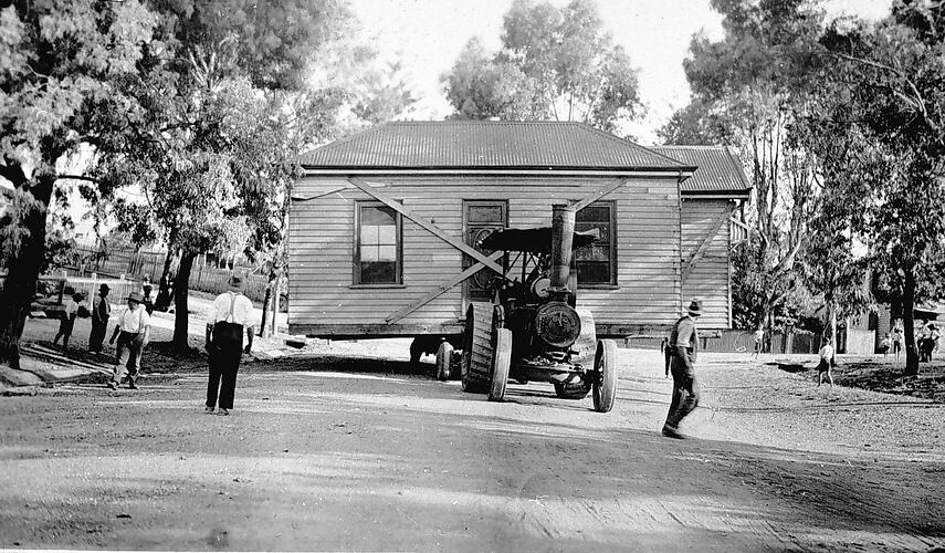 [A steam traction engine moving a house, Bendigo, about 1925.]