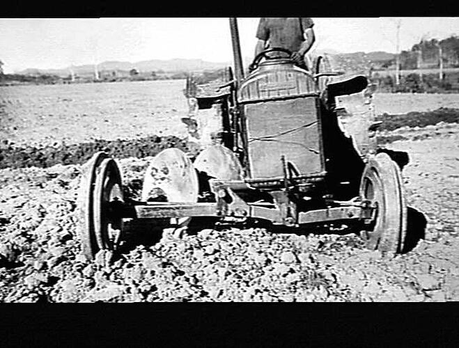 `SENINI' PATENT PLOUGH ON `FORDSON': MACKAY, QLD.: 23/6/37
