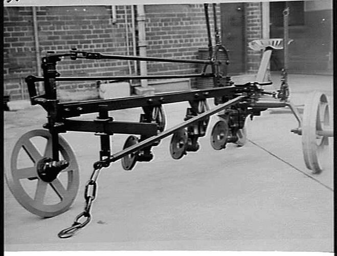 OVERBEAM PLOUGH (LIGHT) W/- TEAM LEVERS. JUNE '48