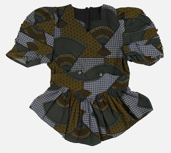 Cotton printed top, African style pattern, buttons.