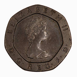 Coin - 20 Pence, Elizabeth II, Great Britain, 1982 (Obverse)