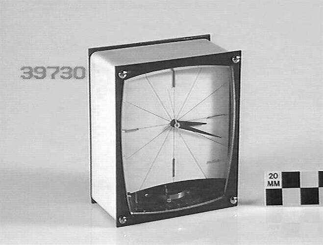 Battery operated mantel clock.