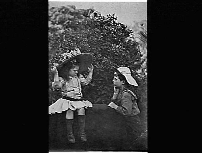 MERRIGUM - DOROTHY PITTS AND FRANK STEPHENSON IN BIG HATS