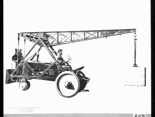 `81' FITTED WITH MOBILE CRANE: AUG 1942