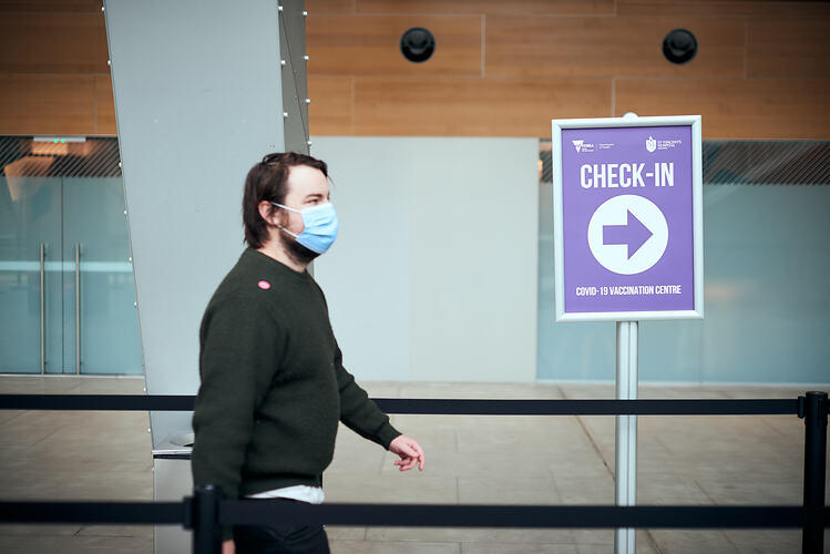 Andrew Walking to Check-In, St Vincent's Vaccination Hub, Melbourne Museum, 23 Sep 2021
