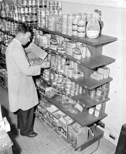 ACTORS STORE FOR `STORECRAFT'